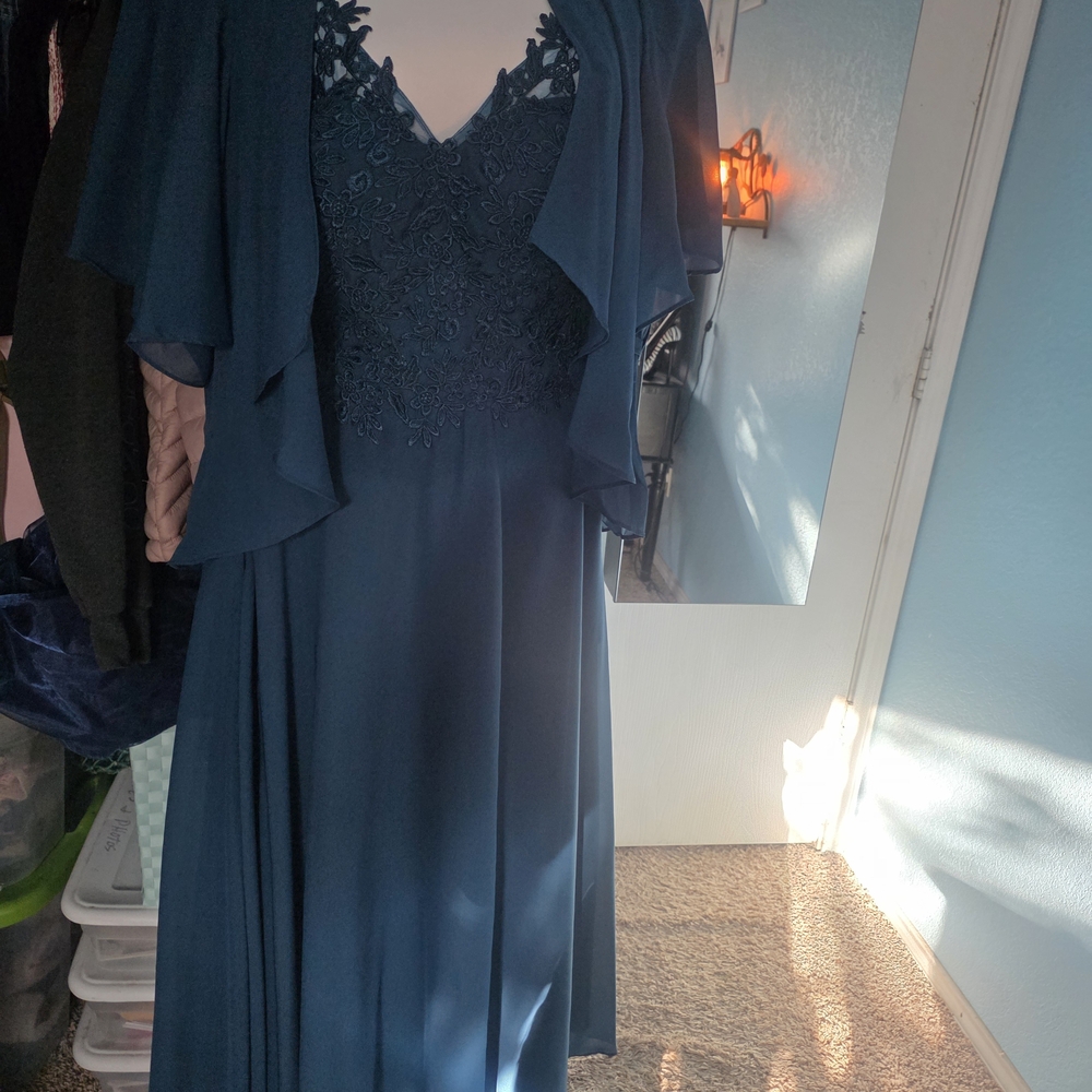 Elegant Blue Lace Evening Dress